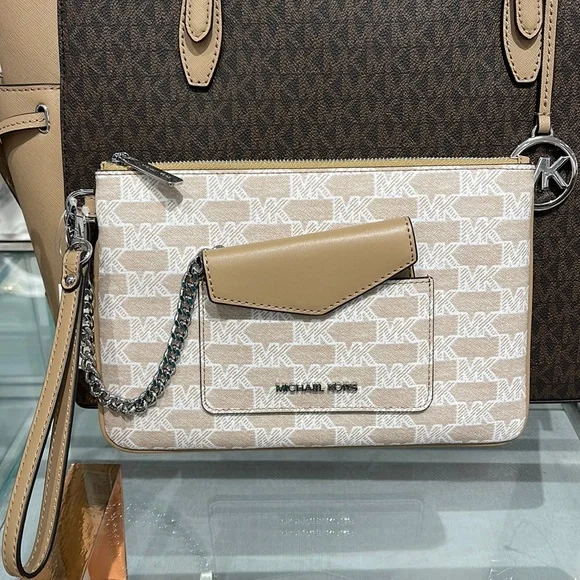 MICHAEL KORS JET SET ITEM LG 2 in 1 CARD CASE & WRISTLET
Camel
NWT - Picture 1 of 16